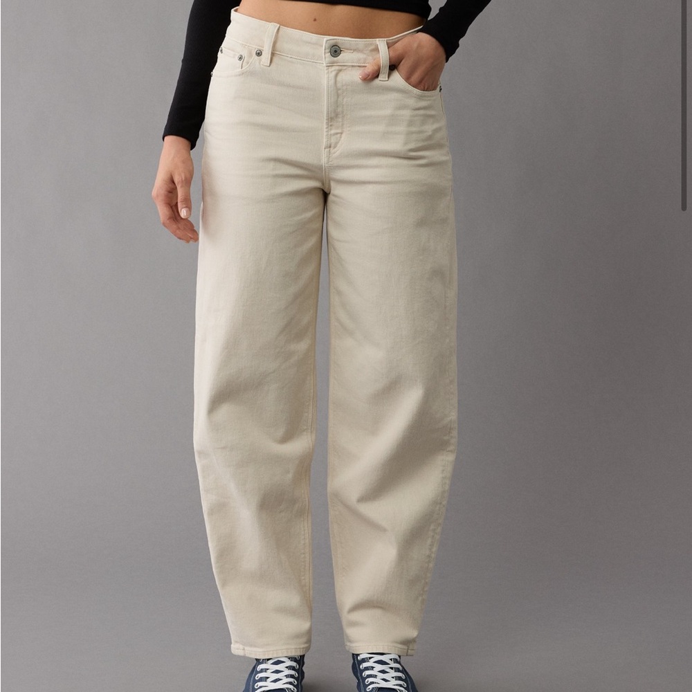 American Eagle Outfitters Cream barrel jeans